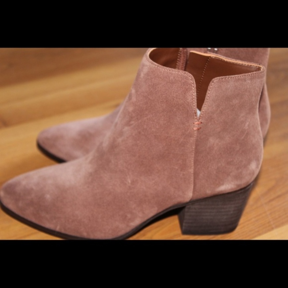 ⛔️🚫SOLD - ALDO Brown Suede Ankle Boot | Sx 6